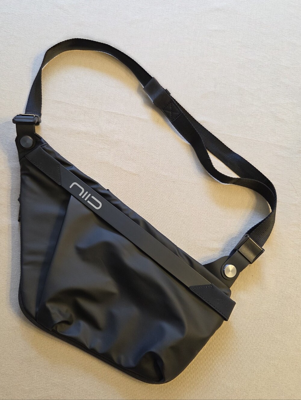 NIID Fino F4 IV Sling Crossbody Ultra-Slim Sling Chest Bag Anti-theft edc